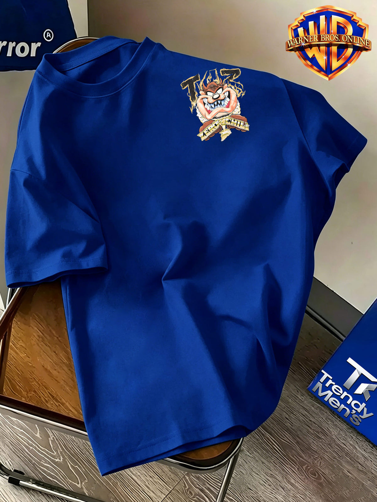 Warner Bros. Authentic Men's 100% Cotton Short-Sleeve T-Shirt with American-Style Illustrated Cartoon Print. Features a Dynamic Cartoon Beast Design with Golden-toned Accents for a Striking Visual Impact, Effortlessly Creating an Eye-catching Summer - Royal Blue