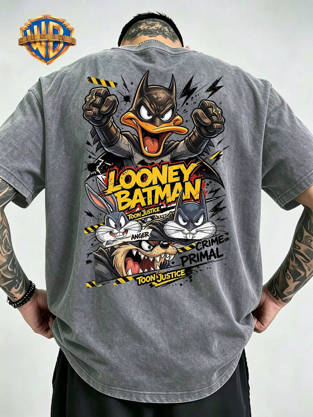 Men's Washed Short-Sleeve T-Shirt Featuring a Cartoon-style Batman-themed Duck on the Back, Paired with Lightning and Graffiti Elements to Convey a Sense of Dynamism and Power. A Small Graphic on the Chest Echoes the Theme, Blending Classic Animated - Grey