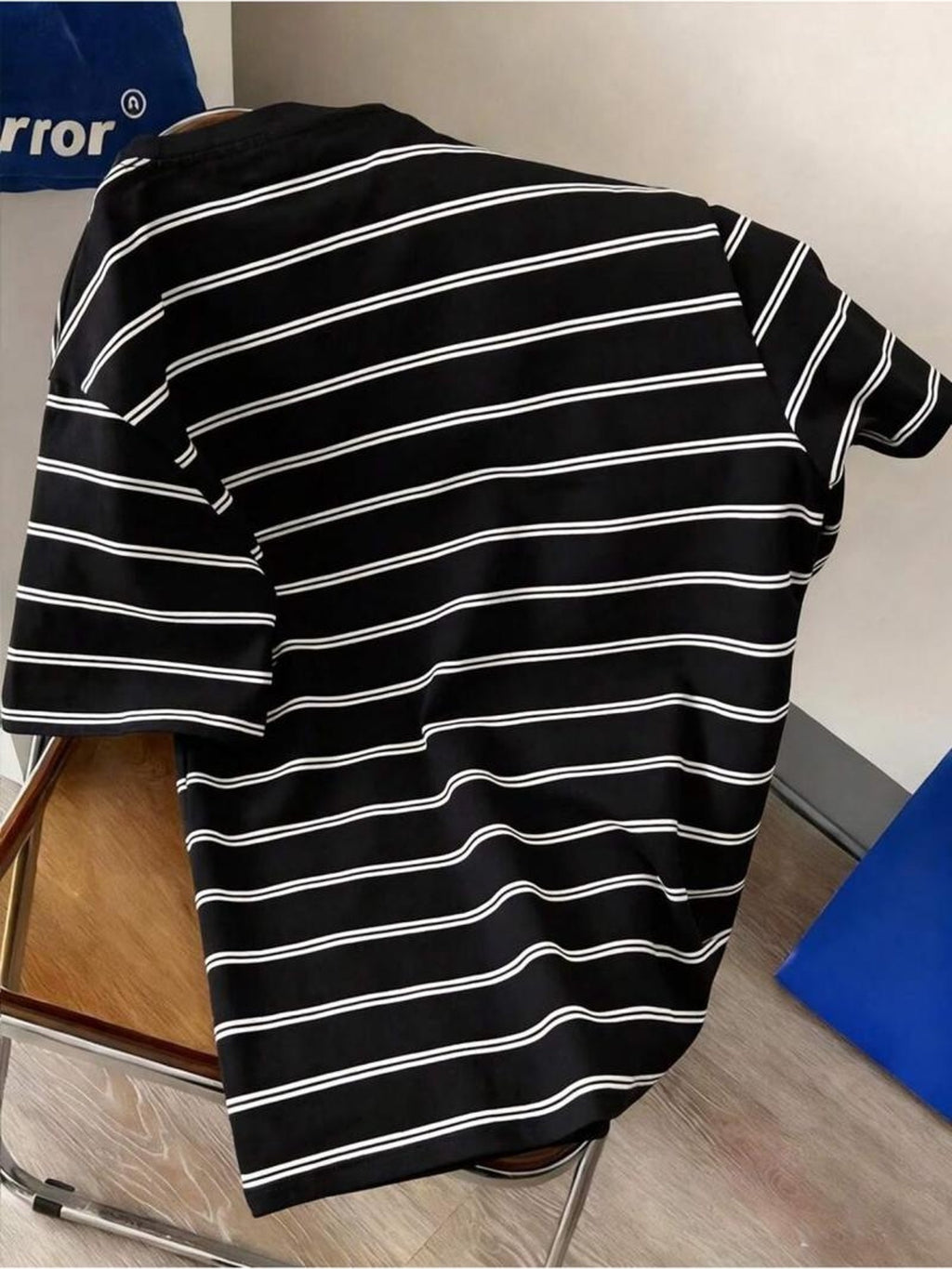 Men's Thick Striped Crew Neck Short-sleeve T-shirt, Featuring a Staggered Contrasting Stripe Design in a Vintage Casual Style. Simple and Relaxed Fit, Suitable for Various Occasions Like Commuting and Outings. [Printed Design – Not Textured] - Mixed colors