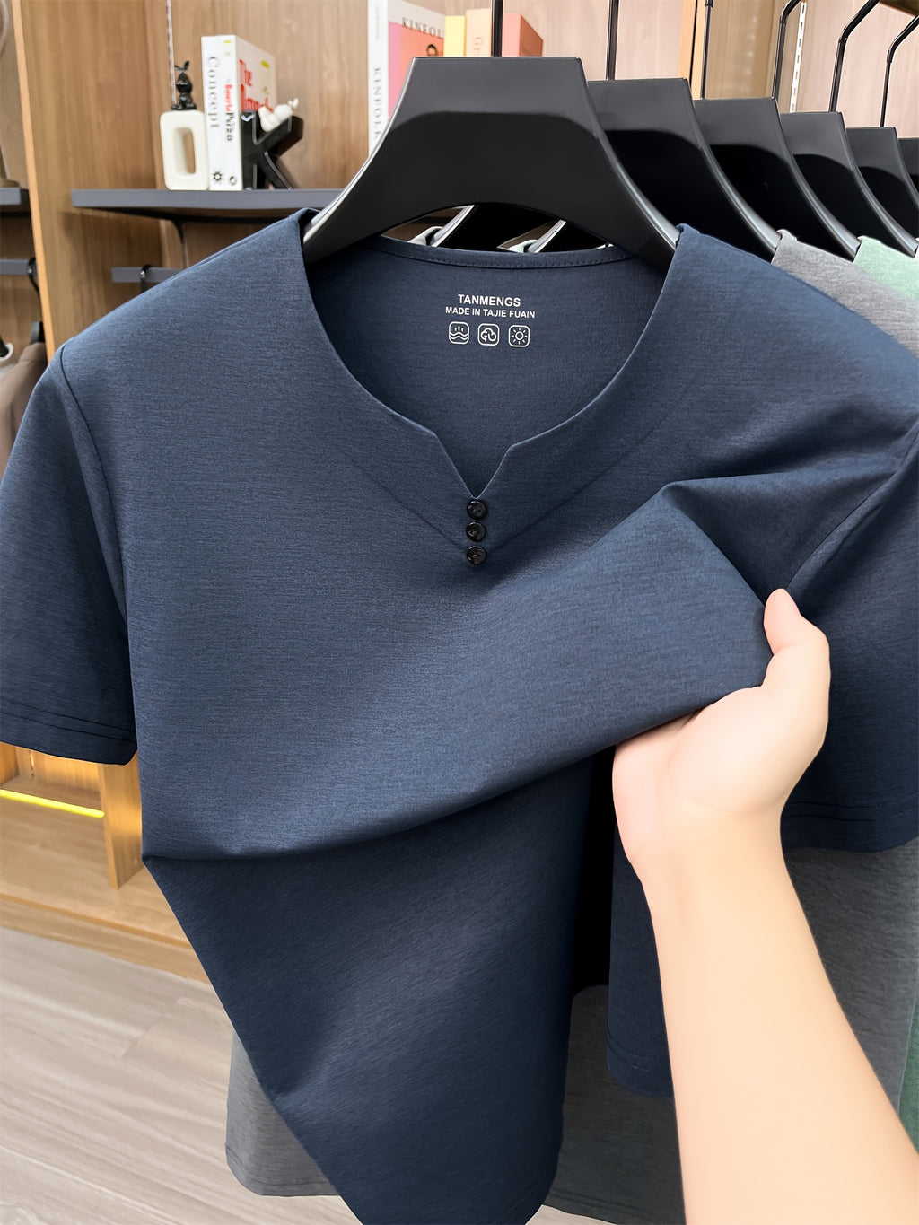 [Qiaoximei OBM] Collarless Men'S Top, Summer New Men'S Collarless Henley Shirt, Fake Button Decoration, Men'S Easy Wear, Suitable for Casual Outings And All-Match Style, Men'S Gift - Navy Color