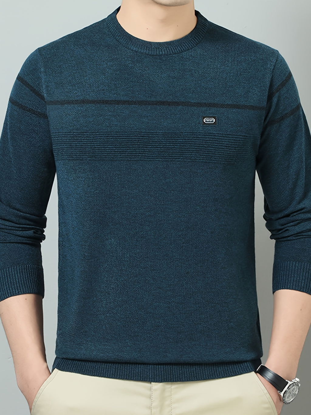 Men's Solid Gray Striped Crewneck Lightweight Knit Sweater, Featuring a Basic Crewneck Design, Ribbed Cuffs, and a Slim-fit Slightly Relaxed Silhouette. Suitable for Young Adults and Middle-aged Men, Ideal for Both Commuting and Daily Casual Wear - Ha Qing