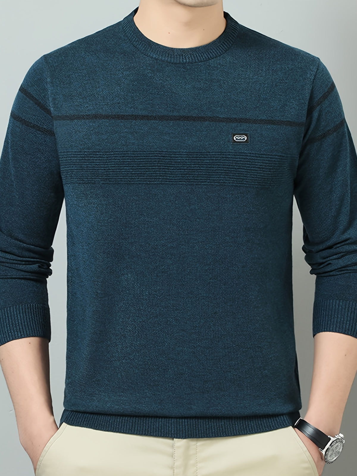Men's Solid Gray Striped Crewneck Lightweight Knit Sweater, Featuring a Basic Crewneck Design, Ribbed Cuffs, and a Slim-fit Slightly Relaxed Silhouette. Suitable for Young Adults and Middle-aged Men, Ideal for Both Commuting and Daily Casual Wear - Ha Qing