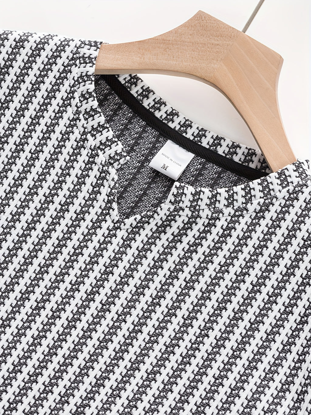 Men's New Fashion Casual V-Neck Long Sleeve Henley Shirt | High-Quality Men's Autumn/Winter Warm Sports Sweater | Perfect Christmas Gift for Boyfriend or Husband | Two-Tone Houndstooth Pattern Design | Thick and Warm | Ideal for Daily Casual - White