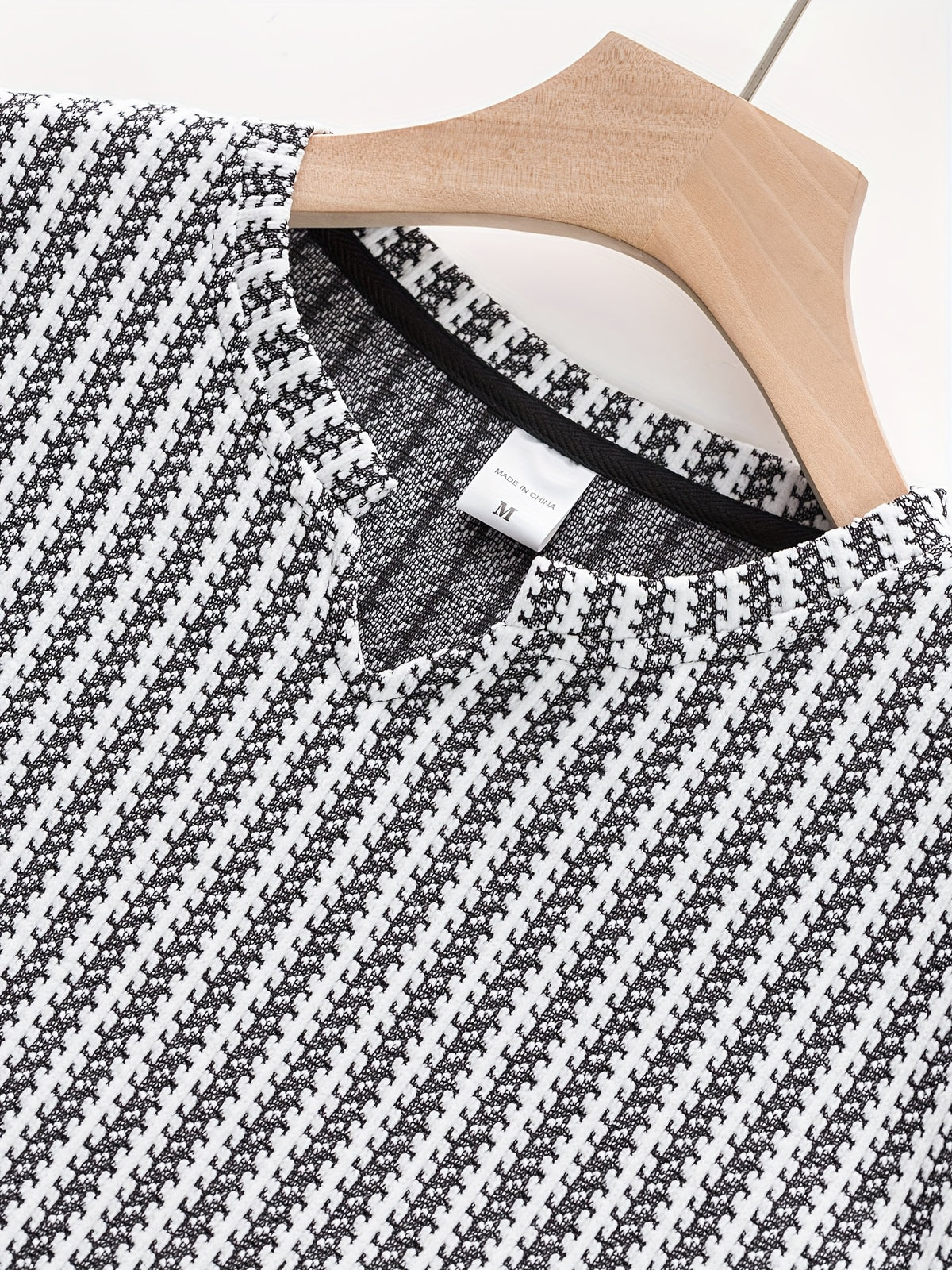 Men's New Fashion Casual V-Neck Long Sleeve Henley Shirt | High-Quality Men's Autumn/Winter Warm Sports Sweater | Perfect Christmas Gift for Boyfriend or Husband | Two-Tone Houndstooth Pattern Design | Thick and Warm | Ideal for Daily Casual - White