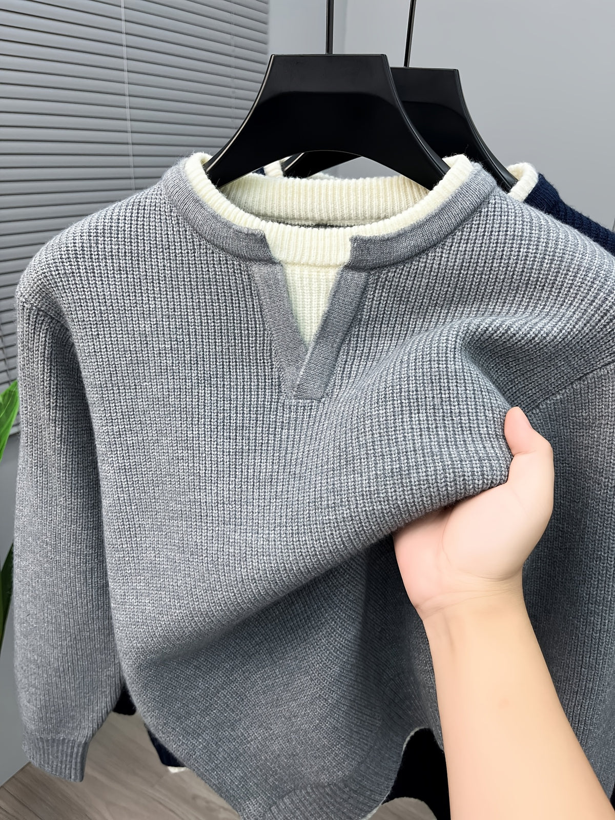 Du Jing Lan OBM Spring/Autumn New Arrival Men's Knitted Pullover, Old Money Style Contrast Color Crewneck 2-in-1 Look Long Sleeve Pullover Knitwear, Men's Business Casual Fashion Ribbed Sweater, Suitable for Layering or Wearing as an Outer Layer - Grey