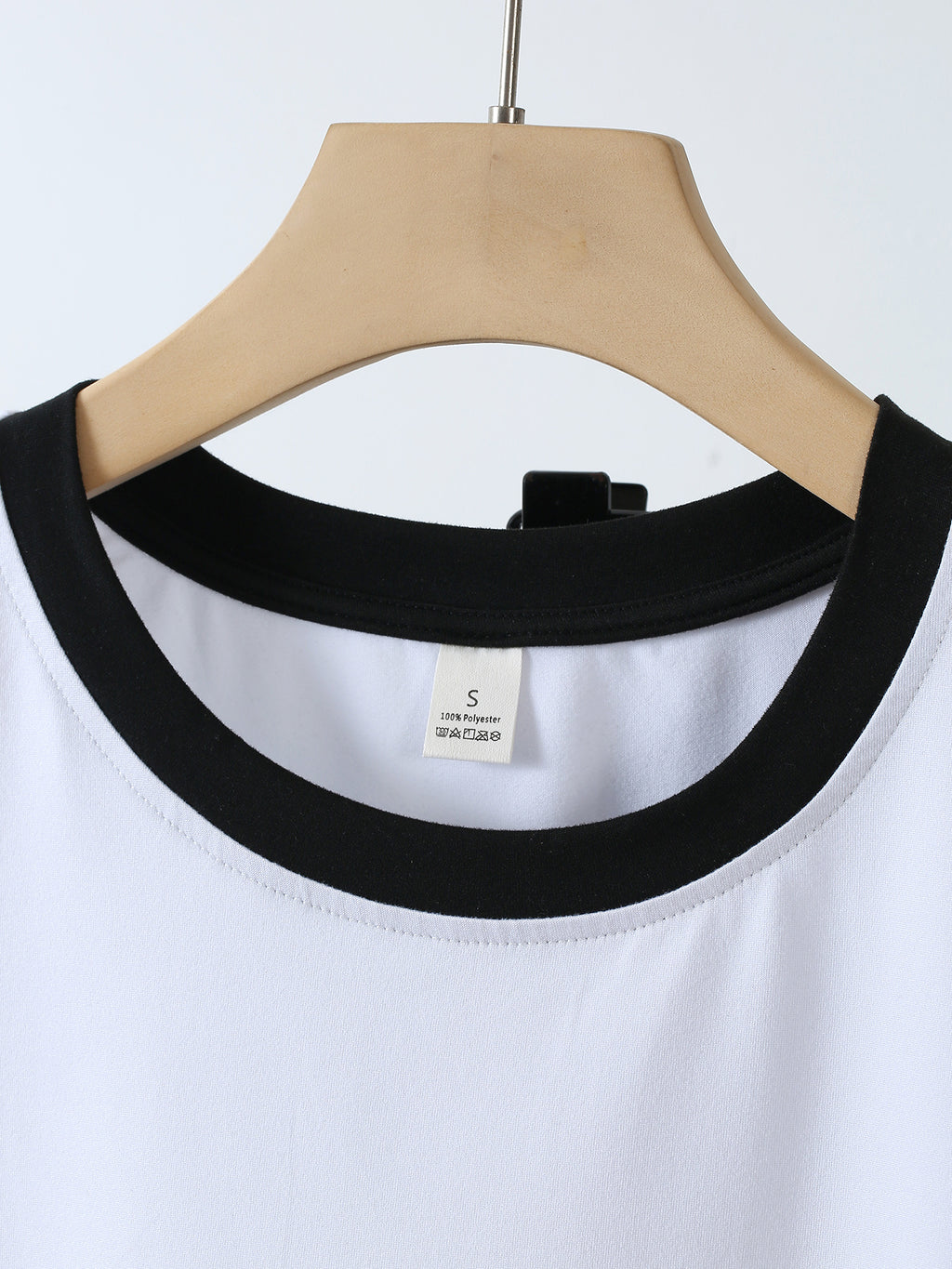 20pcs Women's Colorblock T-Shirt Single Piece, Hand-Drawn Line Art Couple Holding Hands with Heart Print, Colorblock Summer  Sleeve Crew Neck Short Sleeve T-Shirt - Breathable Crew Neck Casual Sport Top, Loose Fit Spring Festival Trendy Apparel - Black+Light White