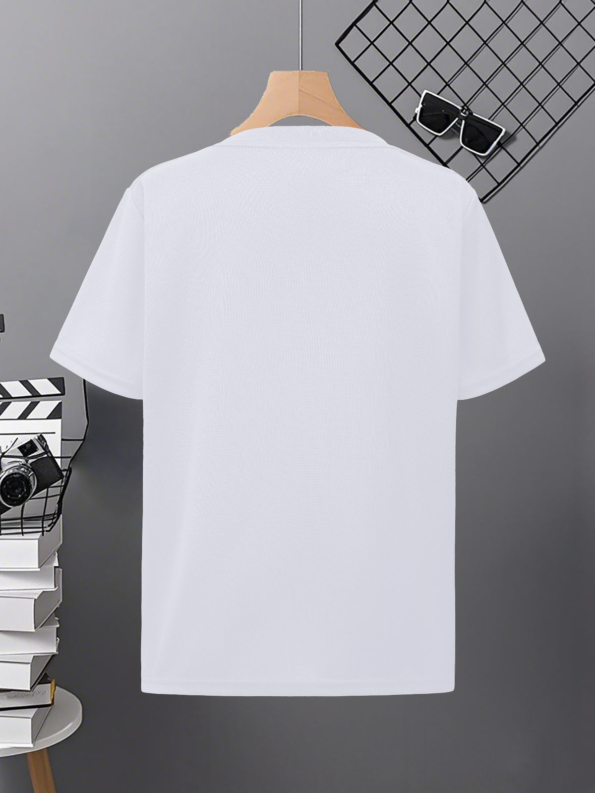 Men's Breathable Crew Neck Short Sleeve T-Shirt with Moon & Water Reflection Print - Minimalist Suitable for - Casual Wear, Machine Washable Basic Tee for Daily Commute, Outdoor Travel, and -Casual Outfits - White