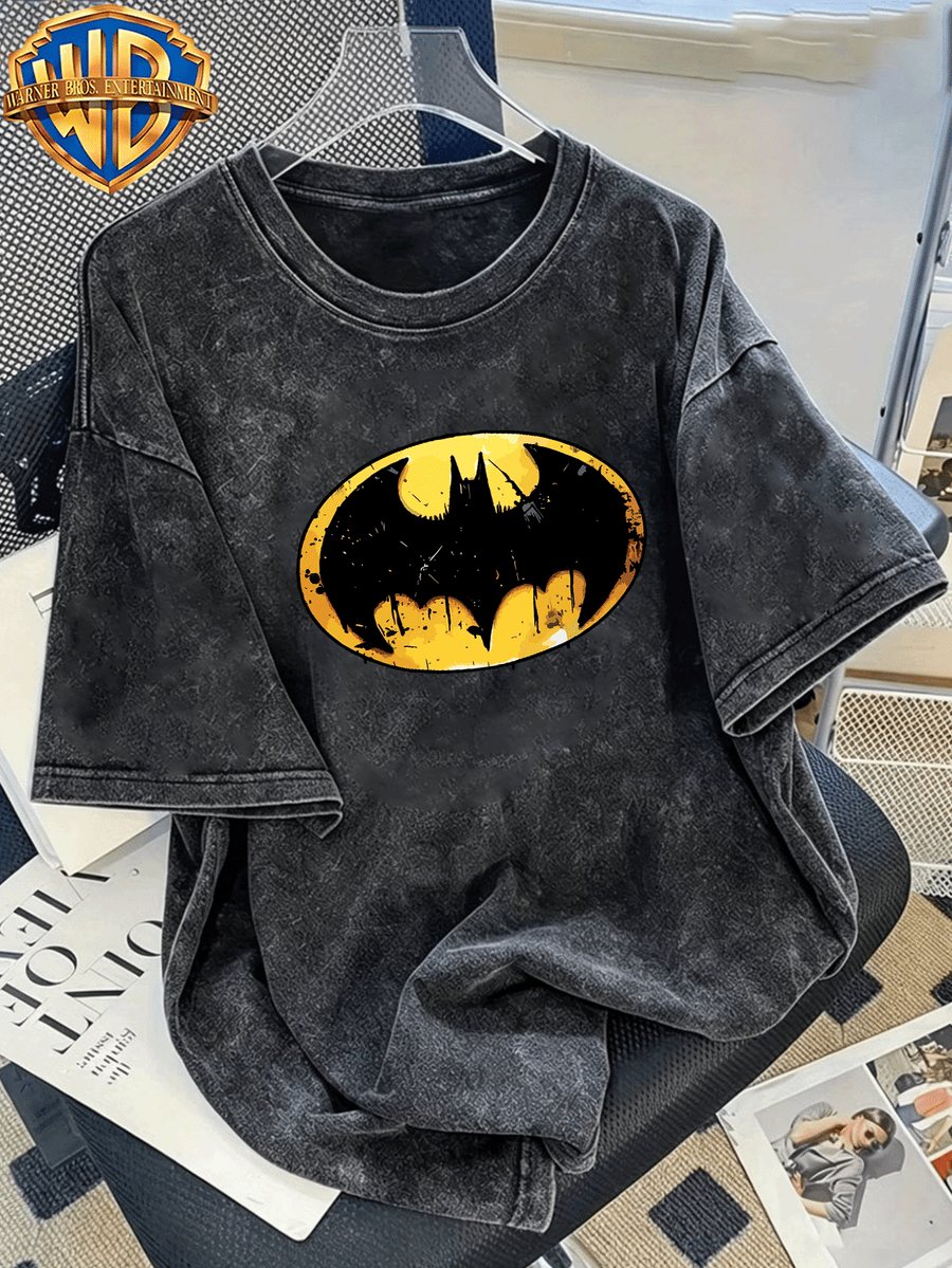Warner Bros Official 100% Pure Cotton Washed Distressed T-Shirt, DC Vintage Distressed Batman Core Gotham Castle Print, American Vintage Streetwear Cool Short-Sleeve Top, Suitable for Outdoor Wear, Gym, Office, and Daily Fashion, Men's Wardrobe - Black