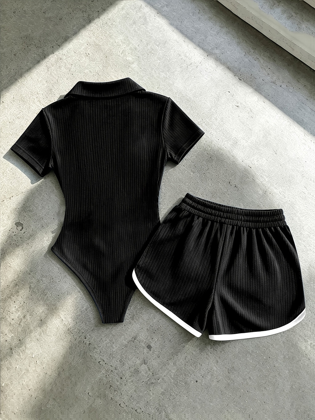 Casual and Elegant Women's Clothing, New Summer Outfit, Solid Color V-neck Short-sleeve Bodysuit & Drawstring Fitted Shorts with Embroidery and Contrasting Color Trim, 2pcs Women's Pants Set, Suitable for Home, Leisure, Outings, Afternoon Tea - Black