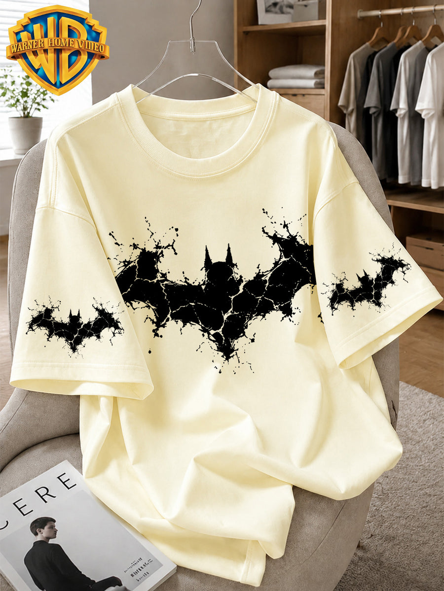 Warner Bros. Officially Licensed Batman Cracked Fragmented Blurry Ink Logo Printed Men'S Short-Sleeved T-Shirt, American Retro Street Style, Soft And Breathable, Suitable for Summer Daily Wear, Streetwear, Fitness, And Outdoor Outfits - Apricot
