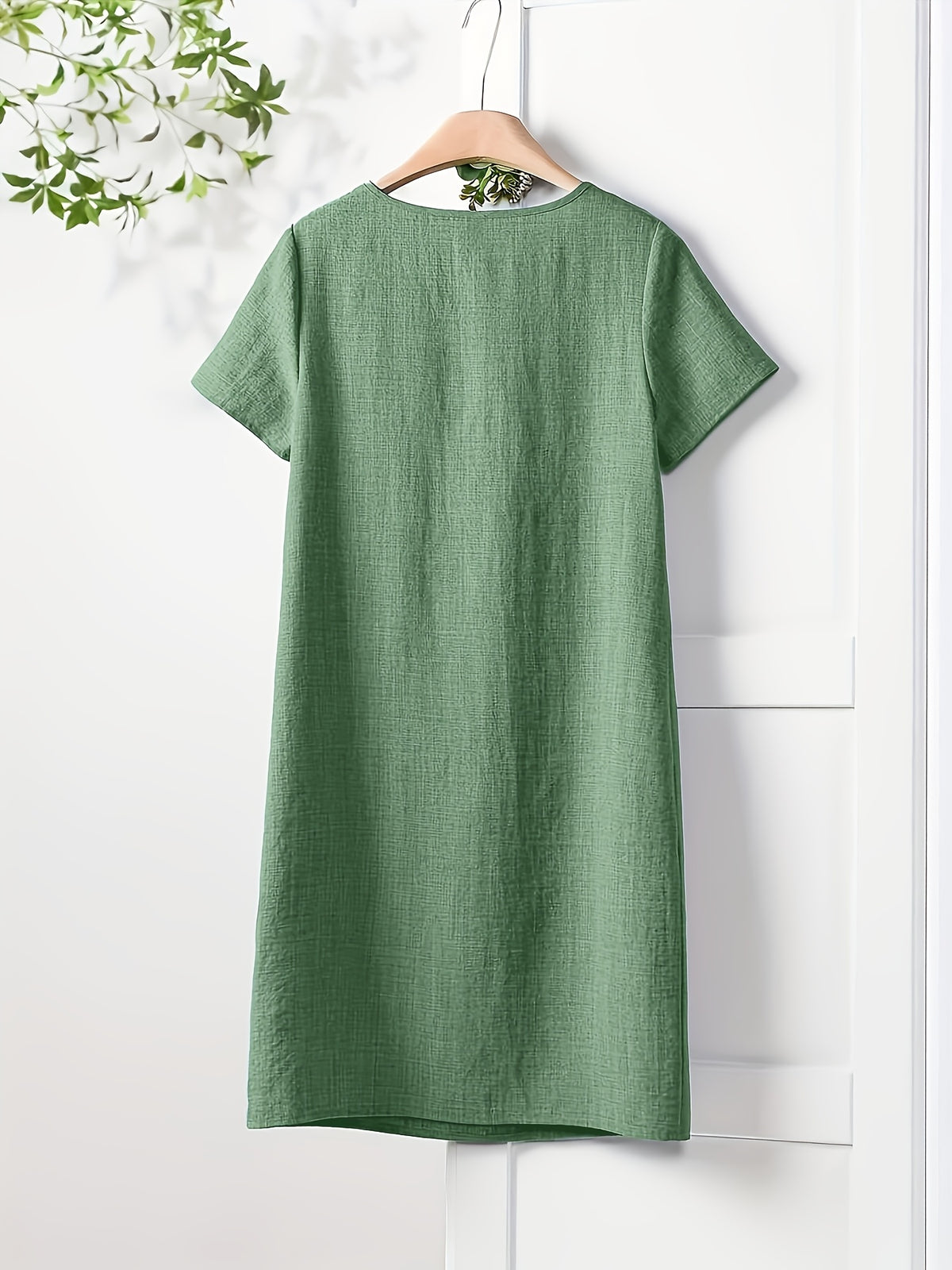 Women's Short-Sleeve Dress with Functional Pockets - Straight-Cut -Line Mid-Length Dress, Loose Fit Round Neck Short Sleeve Dress Suitable for Spring Summer Fall, Casual to Semi-Formal Wear, Machine Washable Solid Color Dress - Green