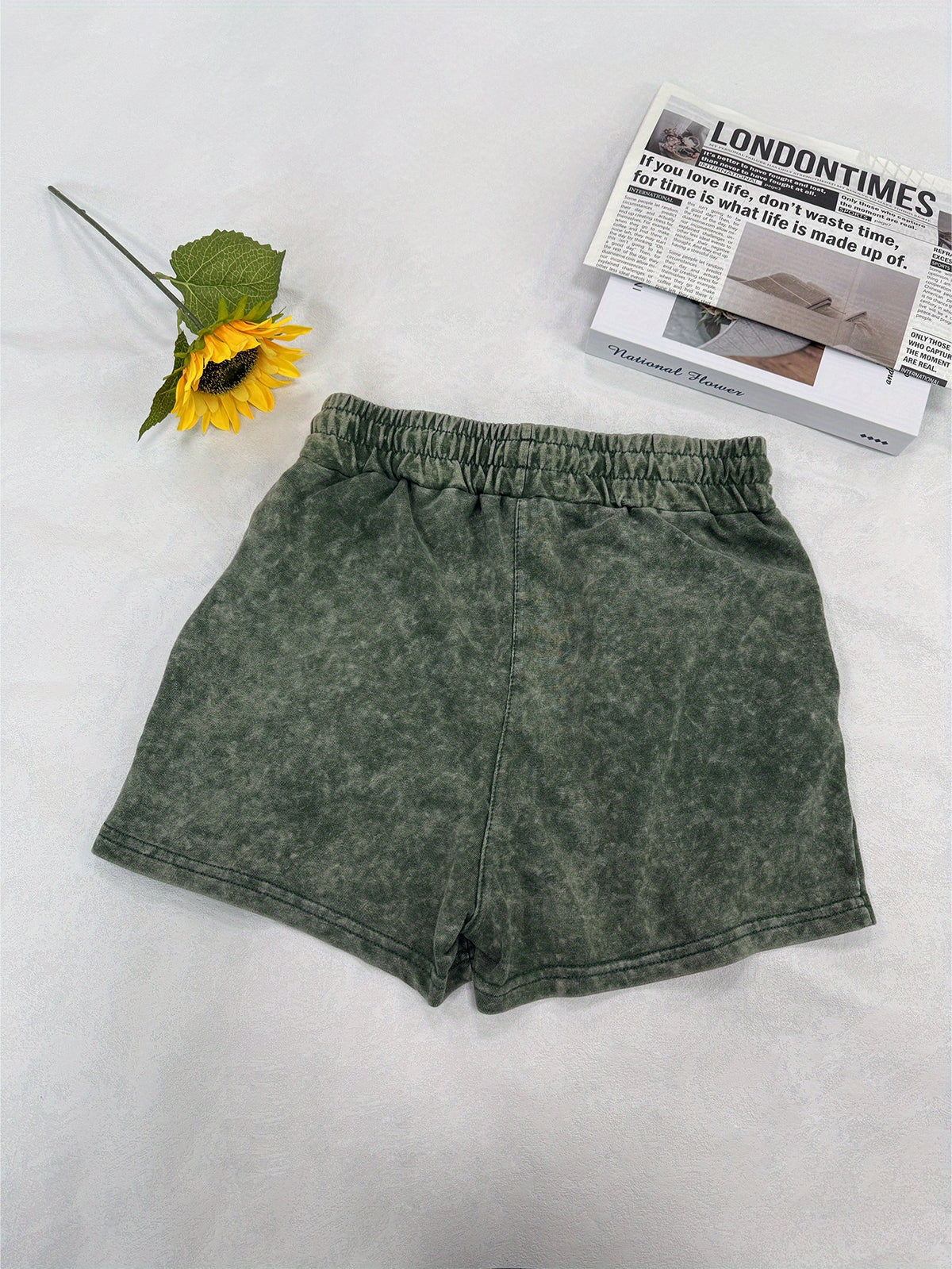 Small Niche Design, Fashionable and Trendy Patterns, Printed Women's Summer Retro Washed Distressed Shorts, Loose and Casual - Green