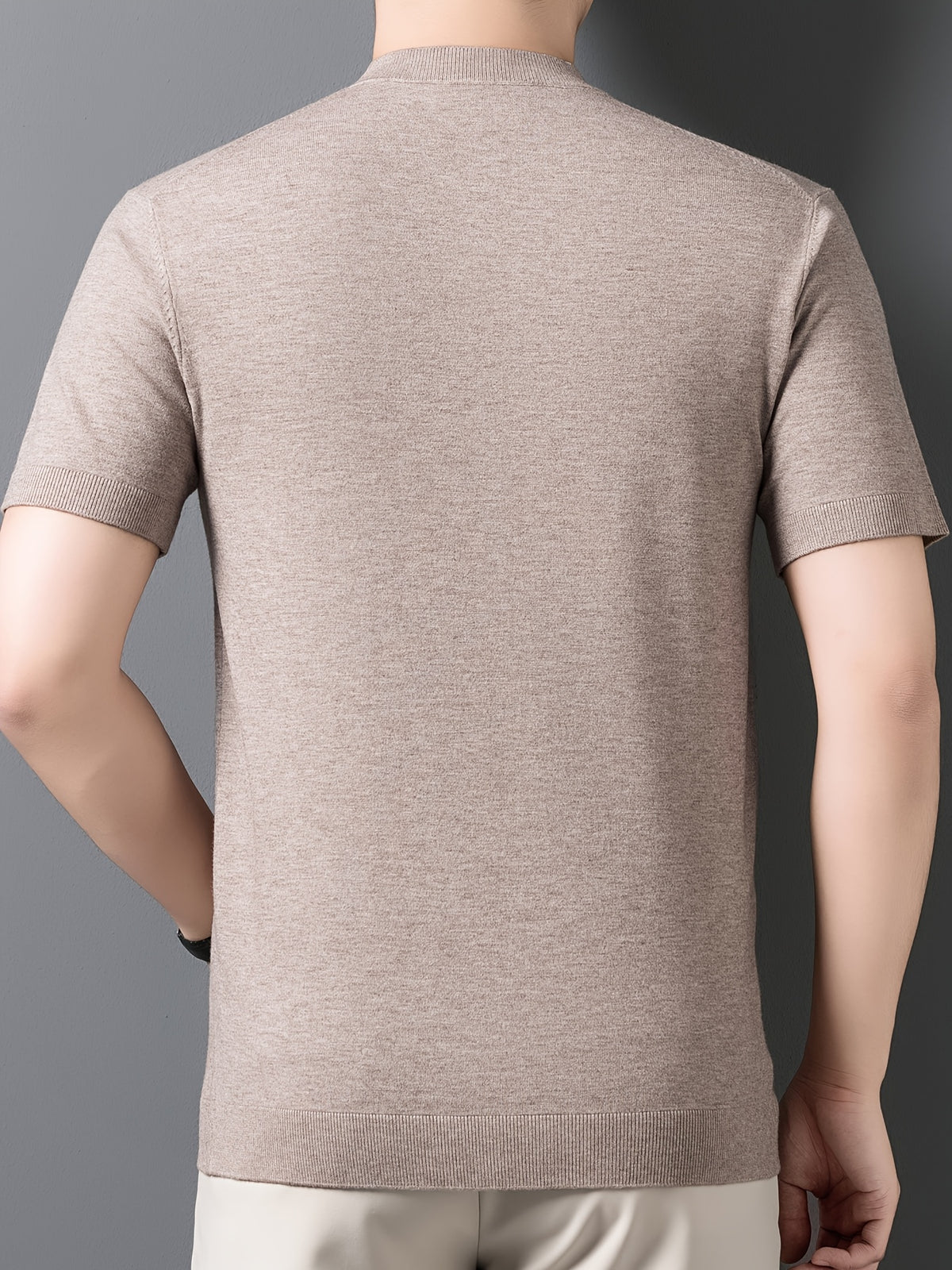 Men'S Summer Short-Sleeve Knit Top, Classic Round Neck Easy Solid Color Design, Breathable And Moisture-Wicking, Fashionable And Versatile in Multiple Colors, Suitable for Casual And Athletic Wear - Brown