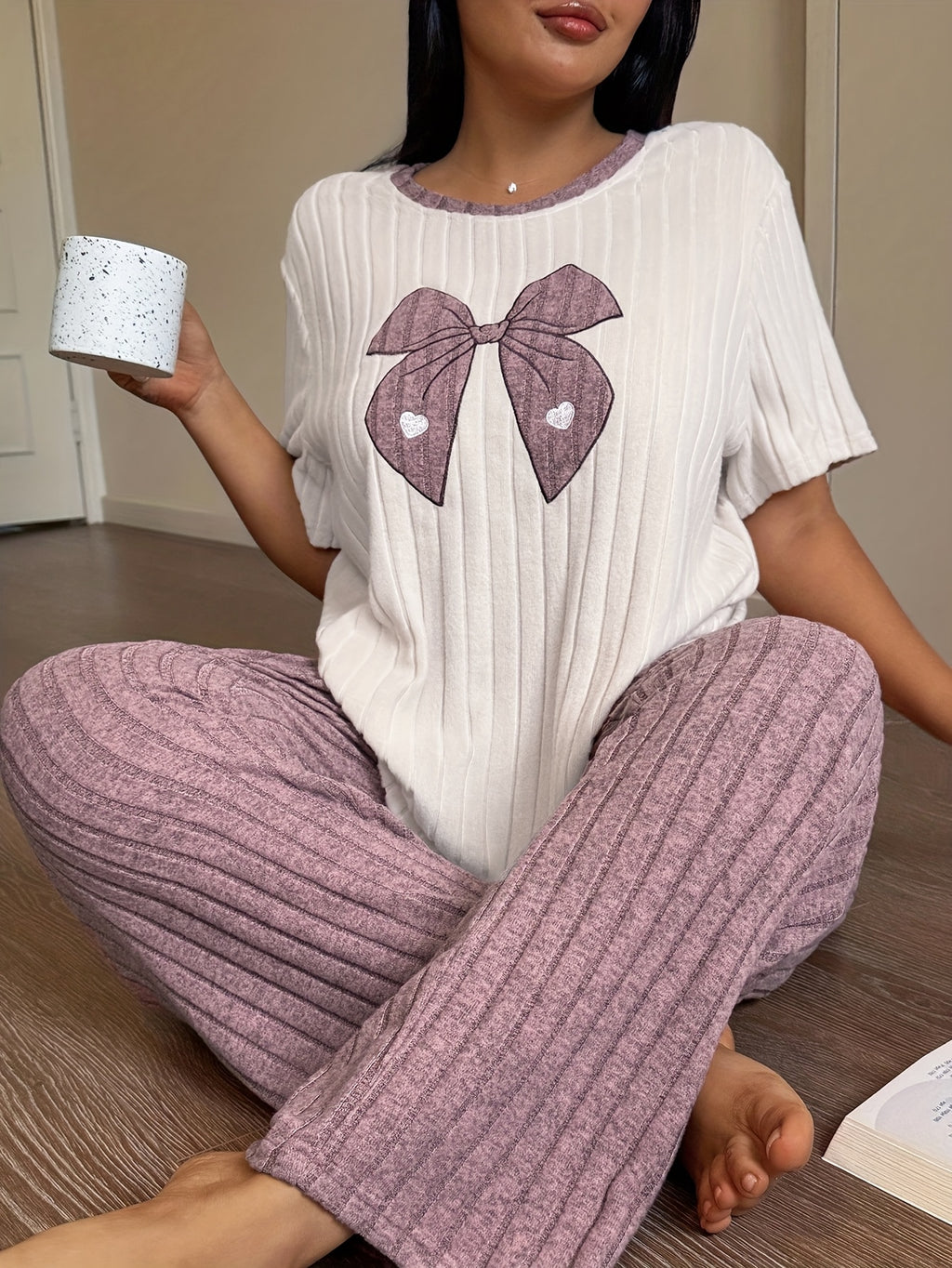 Plus Size Women'S Elegant Soft Comfortable Bow Pattern And Heart Embroidery Short Sleeve And Long Pants Home Wear Set - Multicolor