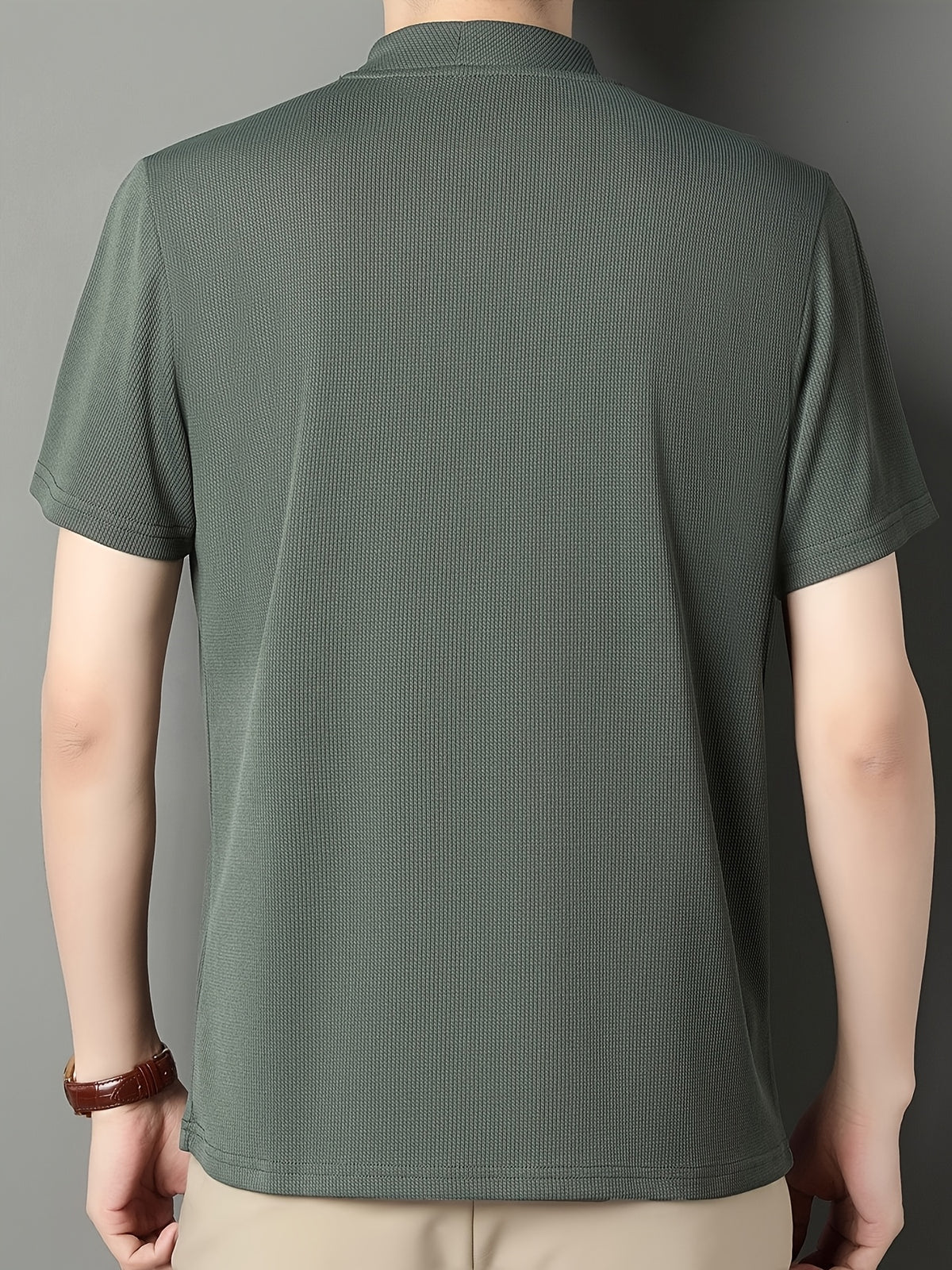 SaXing OBM New Spring/Summer Men's Polo Shirt, Solid Color Textured Ribbed Cable Knit Half-Placket Zipper Style Stand Collar Short Sleeve T-Shirt, Men's Business Casual Fashionable Breathable Versatile Henley Knit Pullover Base Layer Top - Dark Green