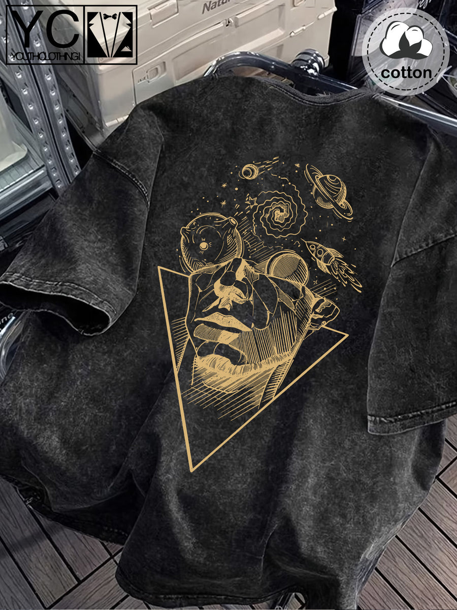 Men's Casual Cosmic Thinker Golden Starry Sky + Thinker Pattern Print T-Shirt, Distressed Washed Denim Vintage Style T-Shirt - Short Sleeve Washed Texture Style, Loose Fit Crew Neck Men's Top with Textured Effect (No Layering/Solid Color) - Black