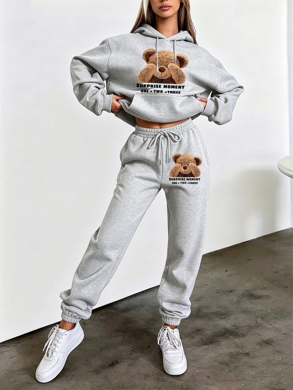 Autumn Winter Trendy Fashion Hooded Drawstring Sweatshirt And Joggers Women'S Set, Bear-Eyed Bear Print Sweet Cool Style, Hooded Drawstring Design with Front Kangaroo Pocket, Comfortable for Cold Weather, Classic Silhouette - Light Grey