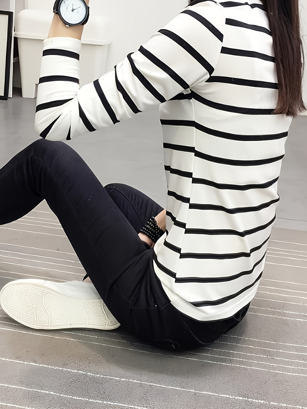 Spring/Autumn Japanese and Korean Style Black and White Striped V-Neck Long Sleeve T-Shirt for Women, Base Layer Top - White