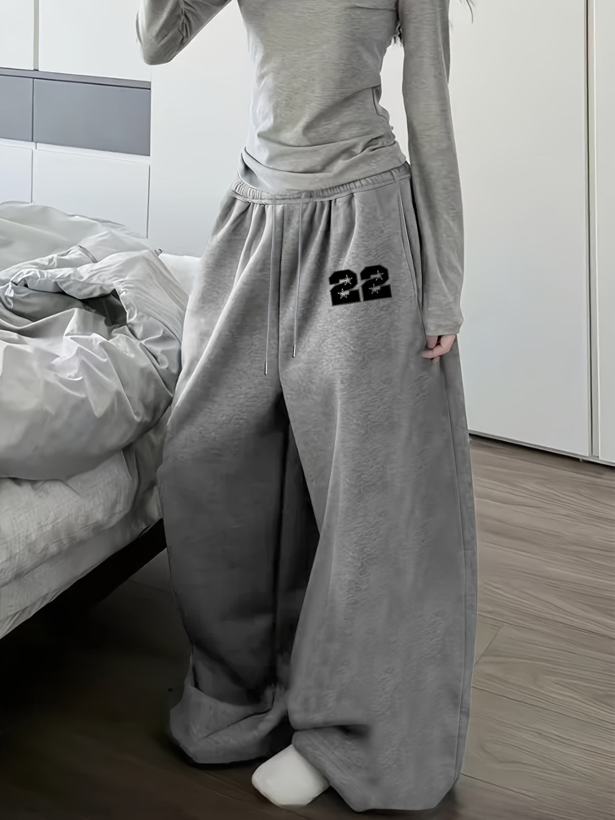 A Casual Autumn/winter -lined Loose-fit Women's Sweatpants Featuring a Trendy Fashionable Digital Star 22 Pattern Print - Light Gray