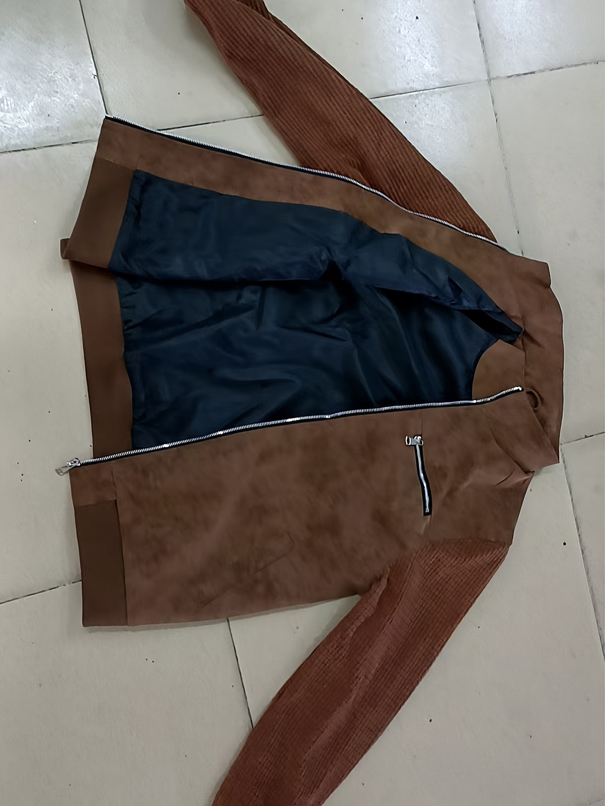 Men'S Stand-Up Collar Patchwork Jacket, Body with Waffle Texture Long Sleeves, Multi-Zipper Metal Pocket Design, Loose Short Style, Stiff Wrinkle-Resistant Fabric, Suitable for Daily Commute And Street Casual Wear, Retro American Style - Khaki
