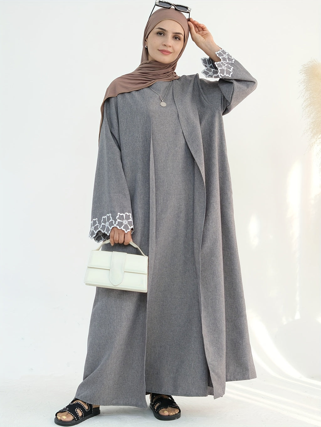1pc Women's Elegant Floral Embroidered Saudi Arabian Abaya - Open Front Long Sleeve Loose Fit Islamic Dress, Middle Eastern Traditional Attire for Daily Wear, Vacation, Parties & Gatherings, Muslim Dress - Grey