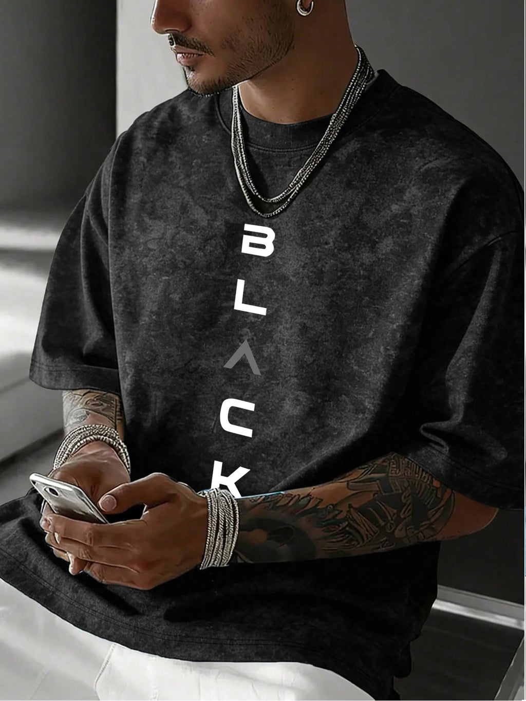Men's American Washed Distressed T-Shirt - Vintage Vertical English Print Short Sleeve Tee, Round Neck Casual Summer Top with Suitable for Casual Attire & Layering, Machine Washable Non- Shirt - Black