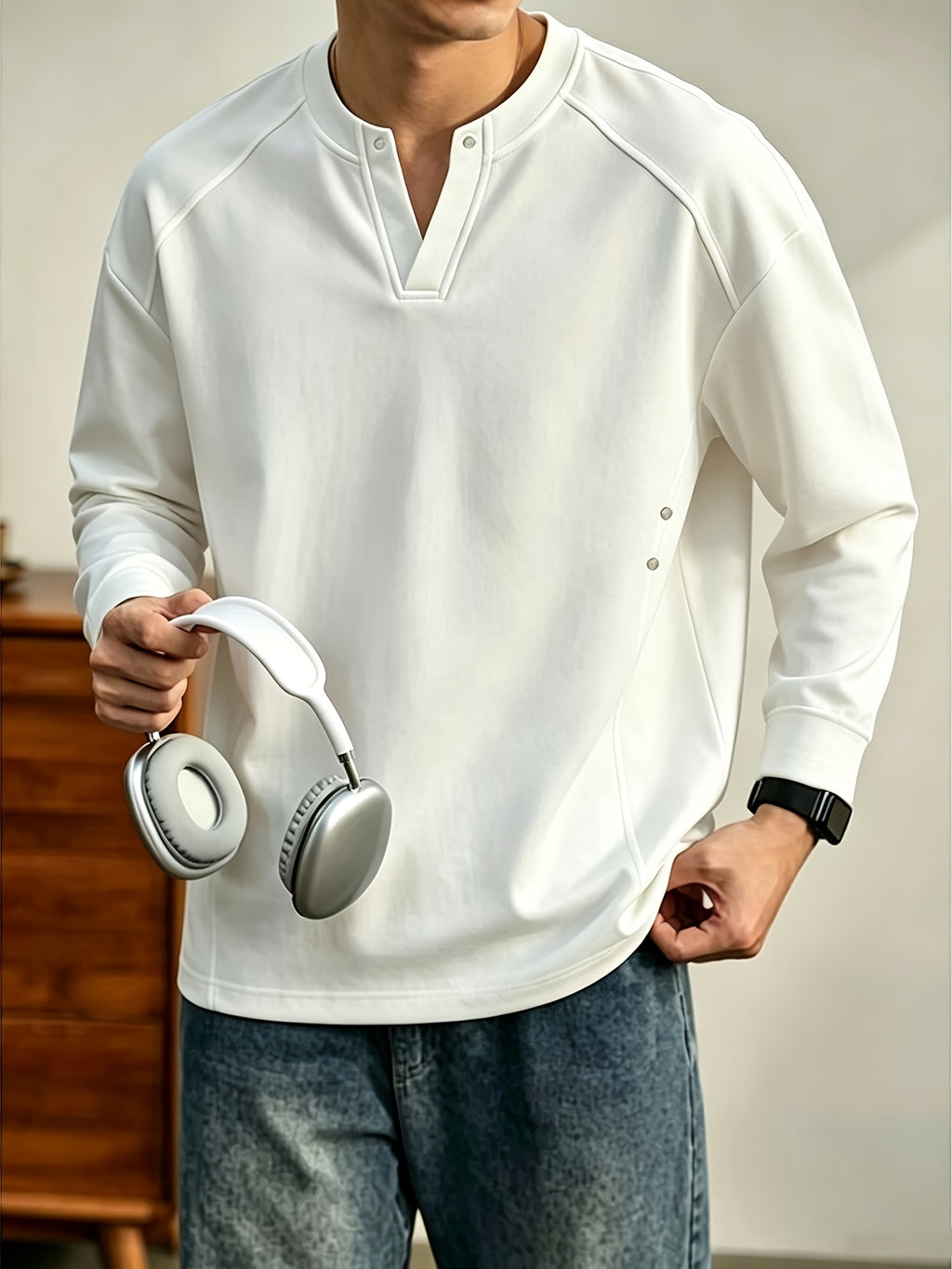 Stylish Rivet-Detailed Long-Sleeve T-Shirt with a Cool and Chic Fit, Heavyweight Comfortable Men's Spring/Autumn Apparel, High-Quality Versatile Vintage Fashionable and Handsome Top - White