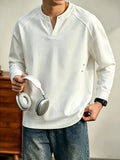 Stylish Rivet-Detailed Long-Sleeve T-Shirt with a Cool and Chic Fit, Heavyweight Comfortable Men's Spring/Autumn Apparel, High-Quality Versatile Vintage Fashionable and Handsome Top - White