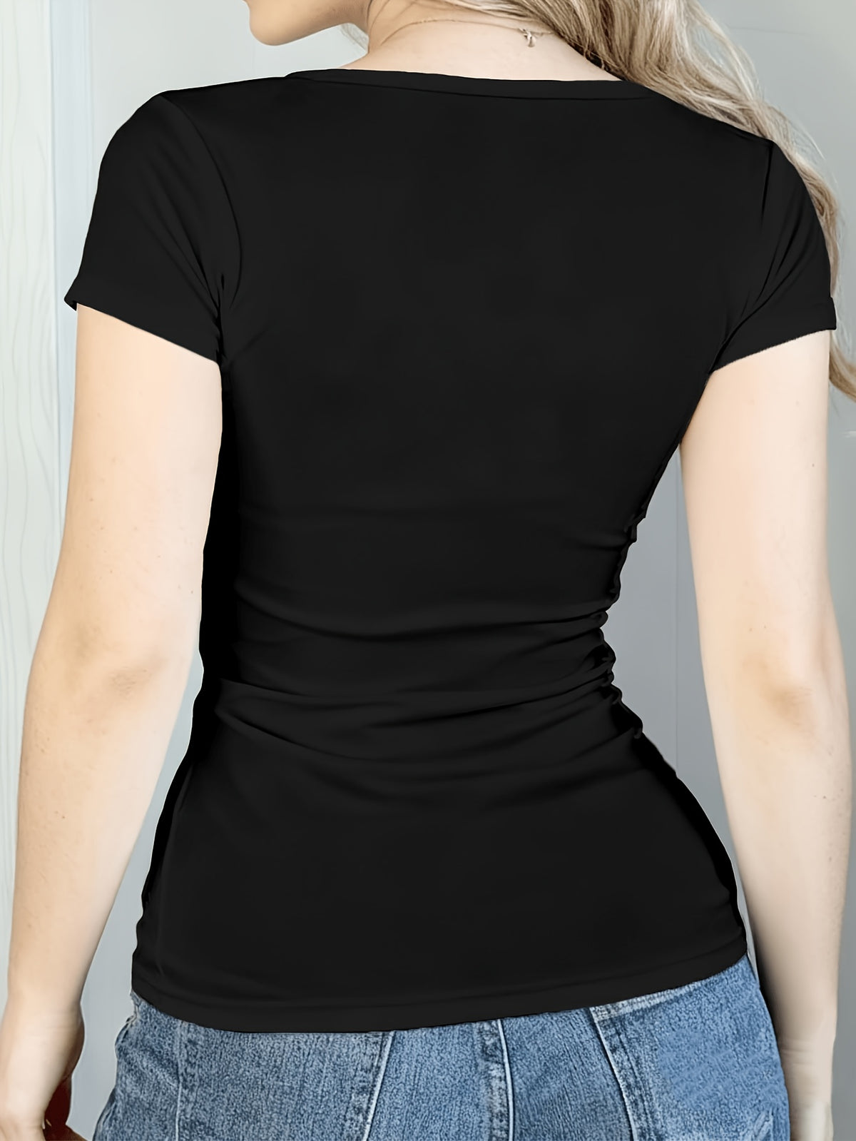 Artistic Smiling Face Pattern, Women'S Hot Outfit with Sexy Design And Buttons, Non-V-Neck Women'S T-Shirt, Suitable for All Four Seasons, Revealing Y20K/Casual/Sports/Commuting/Fashionable/Elegant, Comfortable And Breathable Gift - Black