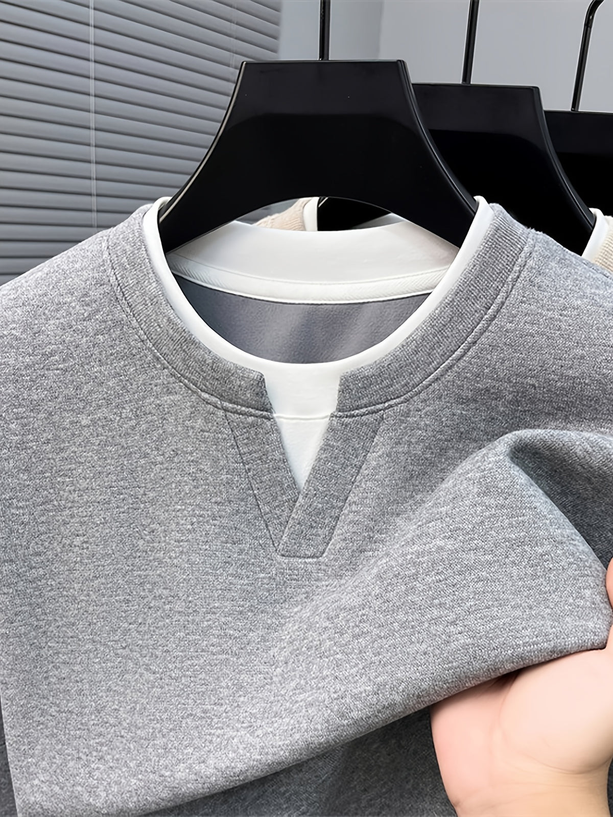 Men'S V-Neck Faux Two-Piece Long Sleeve Sweatshirt, Suitable for Commute And Casual Wear, Outerwear And Inner Wear, Regular Shoulder Long Sleeve Pullover Sweatshirt - SINBOS - Smoke Grey