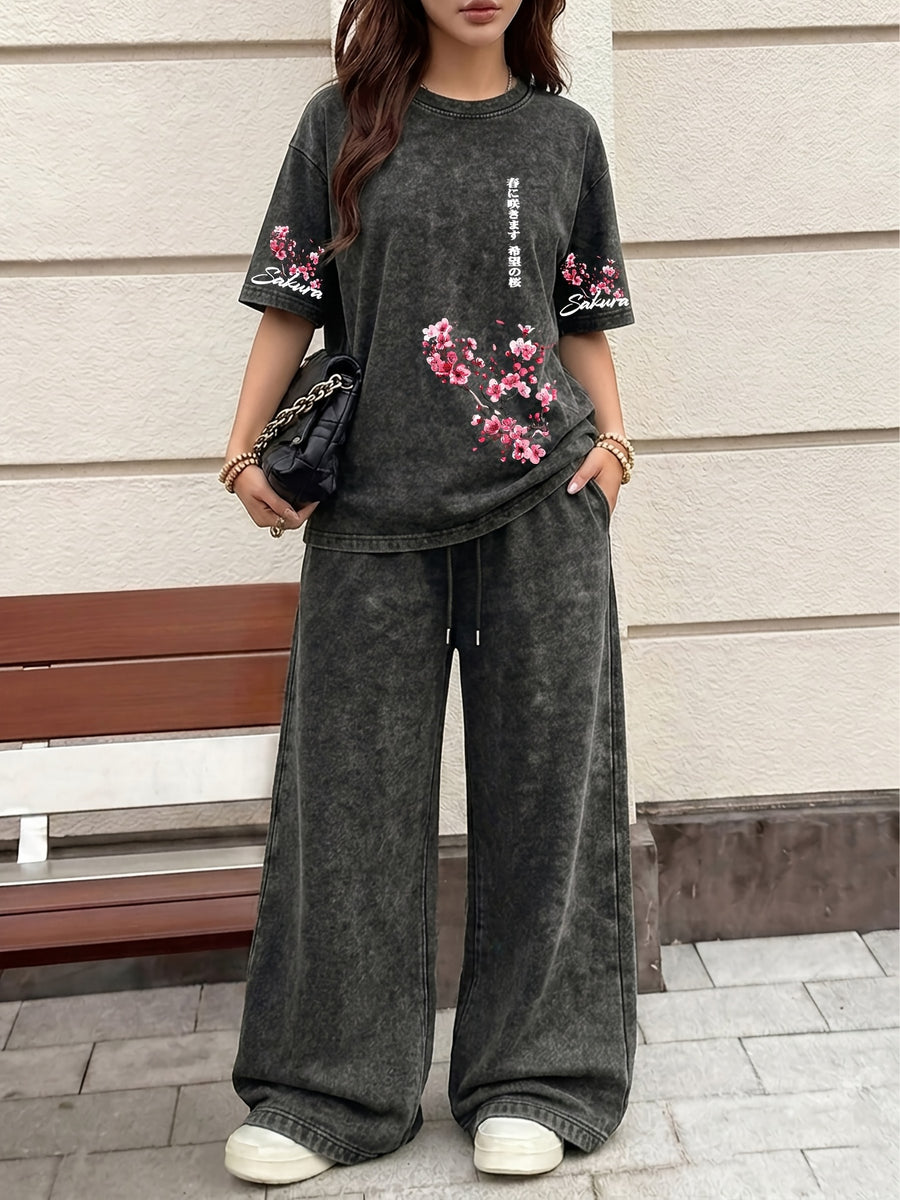 Japanese-style Sakura Cherry Blossom Print, Women's 2pcs Set, Featuring a Loose-fitting Casual Round-neck Short-sleeve T-shirt Made of Vintage Washed Fabric + Elastic Waist Drawstring Vintage Washed Casual Sporty Long Pants - Black+black