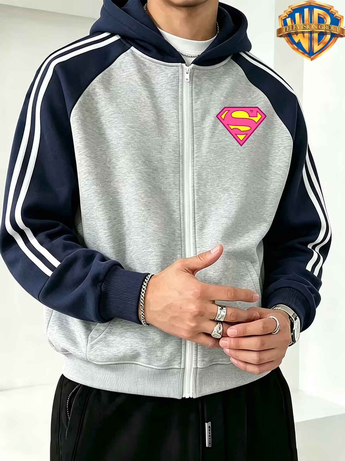 New Autumn/Winter Men's Hooded Jacket, Streetwear Trendy Casual Versatile Color-Block Patchwork Outerwear, Classic Pink Shield-Shaped "S" Logo Pattern Fashionable  Print, High Street Streetwear Brand Fashionable Loose Fit Couple's Sweatshirt - Light Twist Gray