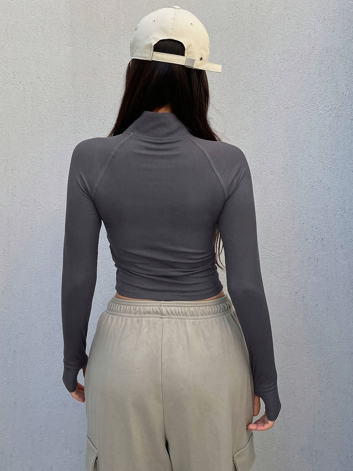 Slim-Fit Long-Sleeve T-Shirt with a Half Zipper for a Stylish Look - Grey