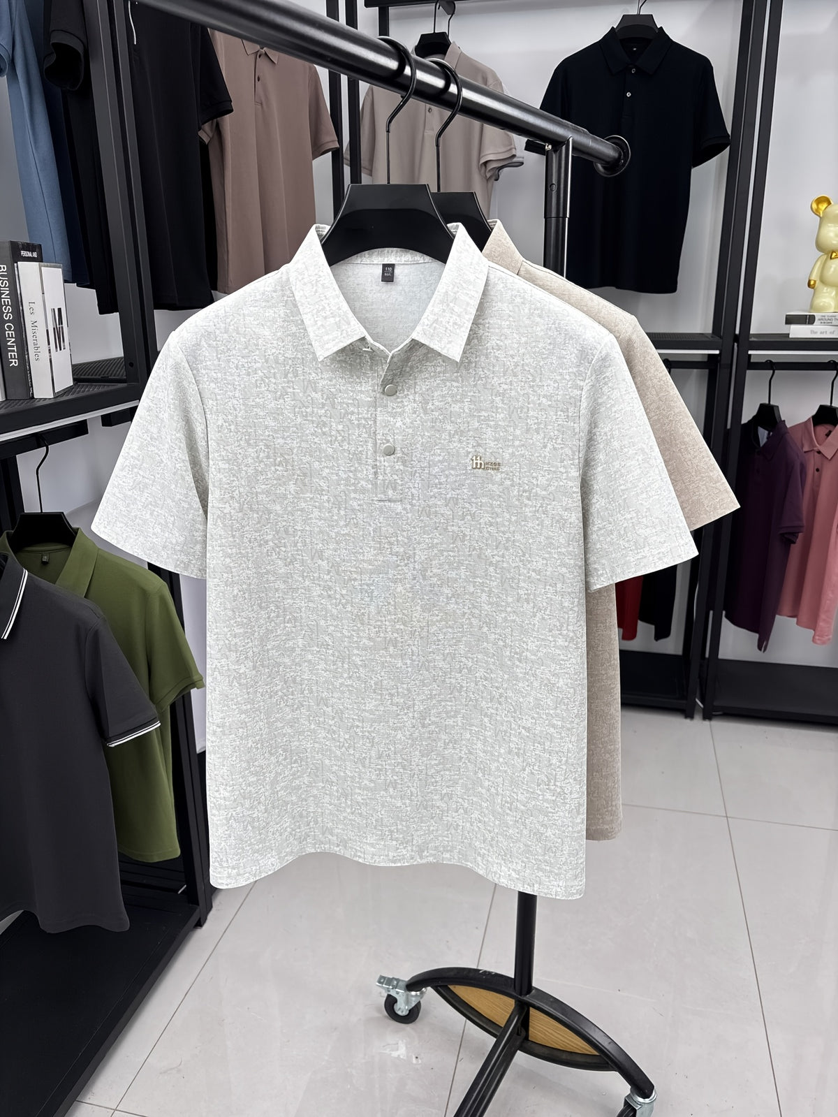 Minimalist Urban Short-Sleeve Polo Shirt for Portable Daily Commuting - White