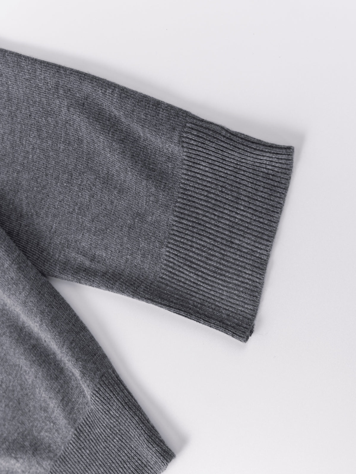 Men's Minimalist Triangle Print Knit Sweater - Warm Crew Neck Long Sleeve Pullover, Stretchable Base Layer Suitable for Autumn Winter Layering, Casual Office Wear & Cold Weather, Hand Washable Regular Fit Sweater - Grey