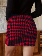 An Elegant And Stylish Short Skirt with Pleated Houndstooth Pattern, Featuring a Fitted Design Perfect for Autumn And Winter Outfits, Versatile for Everyday Wear - Black&Red