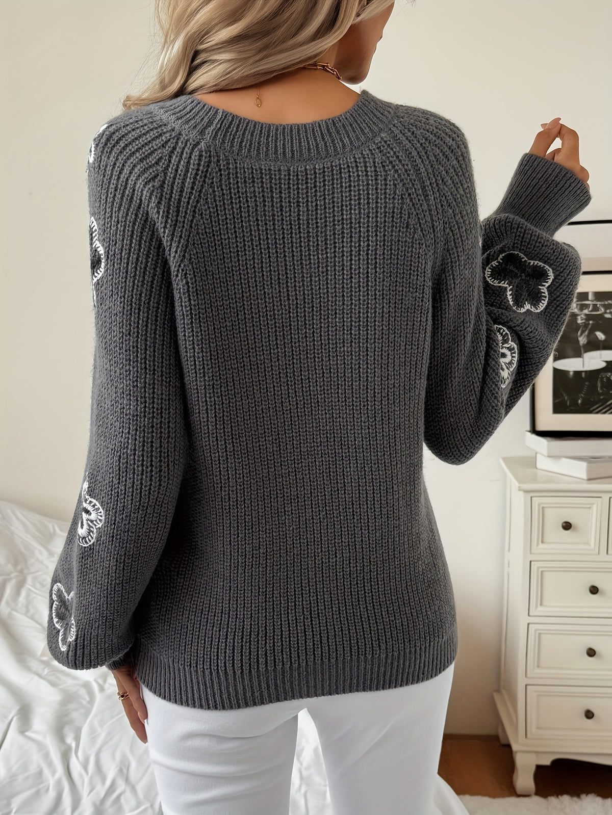 Women'S Fall Winter Long Sleeve Embroidered Design Round Neck Sweater Pullover - Grey