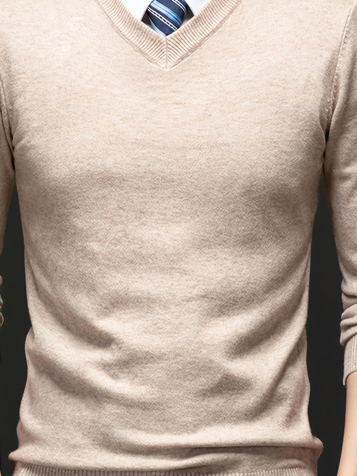 Men's V-neck Knit Base Layer, Form-fitting Without Being Tight, Accentuates a Clean Silhouette While Allowing Unrestricted Arm Movement. Suitable for Business Commutes, Family Gatherings, and Holiday Celebrations - Beige Camel