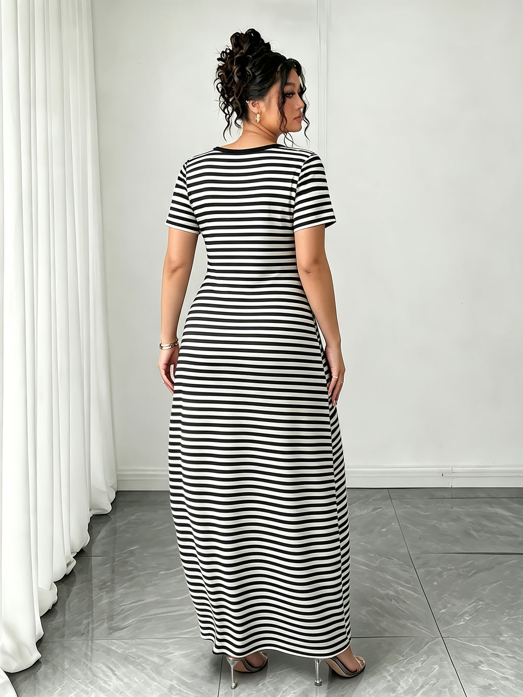 Women's Plus Size Nightgown, Can Be Worn as an Outer Dress, Striped Print, Beach Vacation Style, Oversized Loose Fit, Summer Apparel, Women's Summer Dress - Black And White