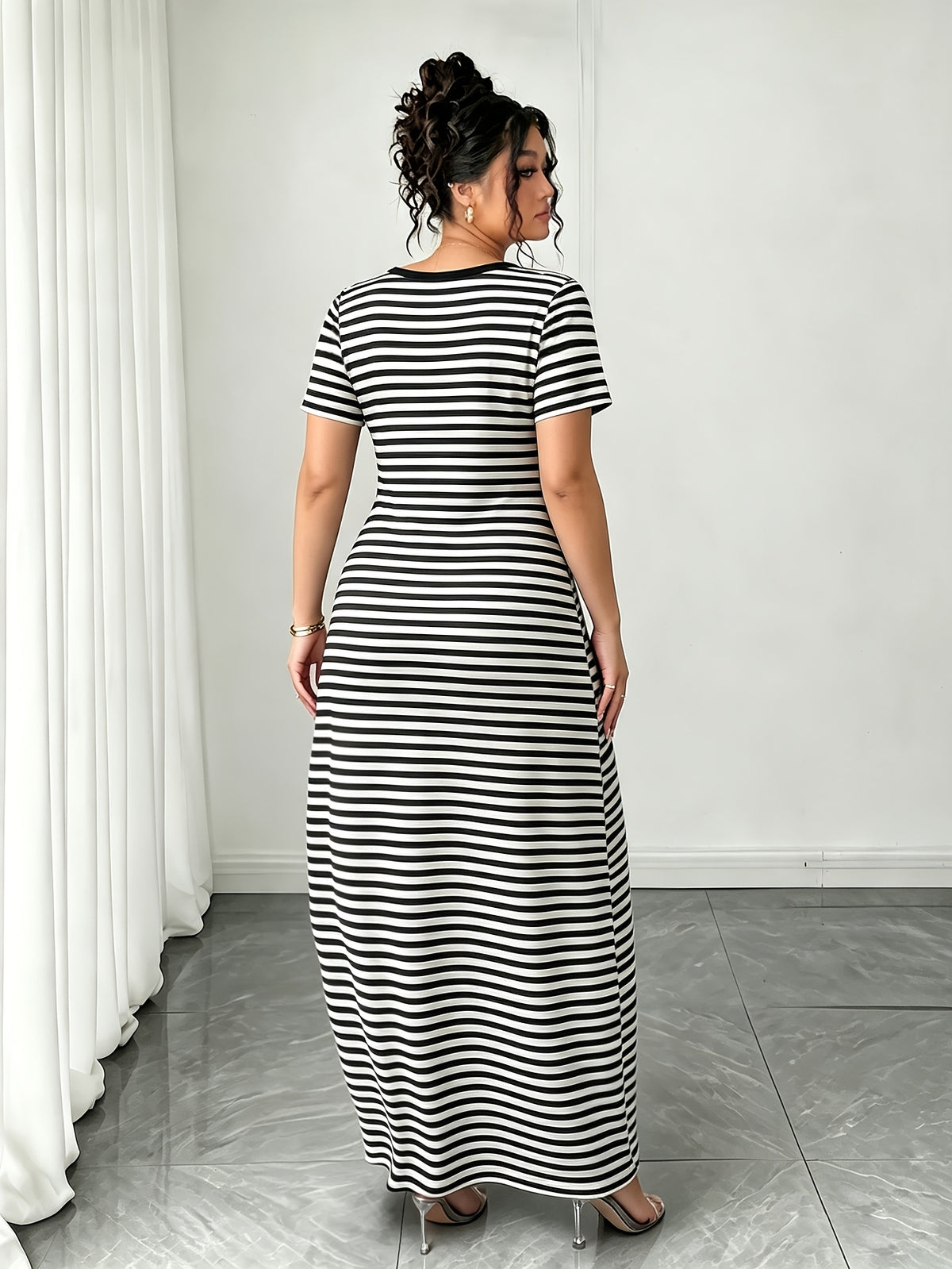 Women's Plus Size Nightgown, Can Be Worn as an Outer Dress, Striped Print, Beach Vacation Style, Oversized Loose Fit, Summer Apparel, Women's Summer Dress - Black And White