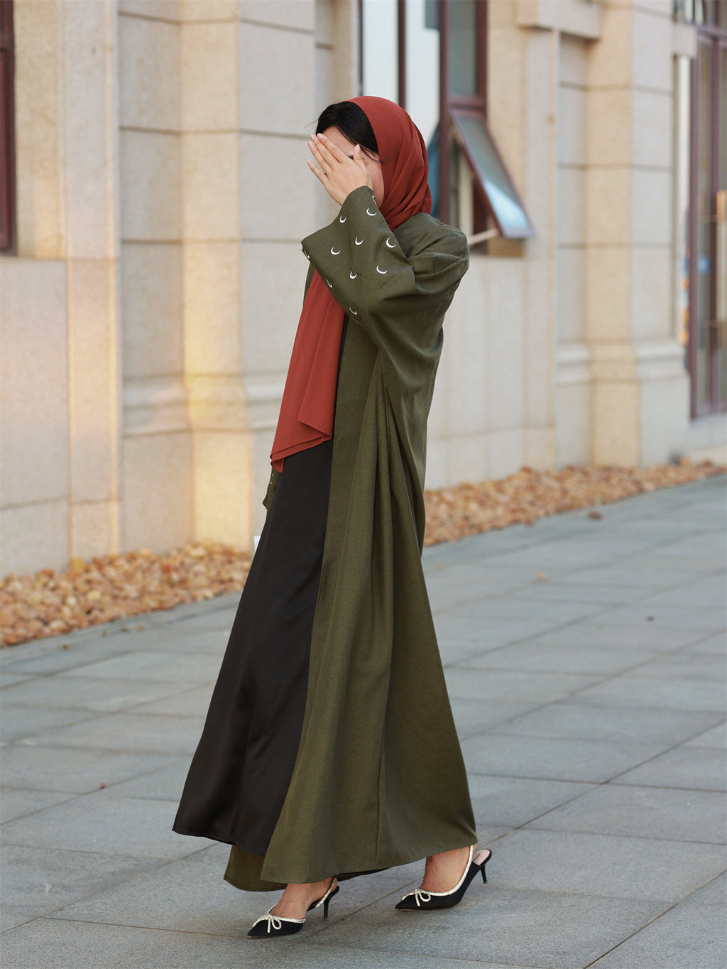 Middle Eastern Elegant Moon Embroidered Sleeve Abayas, Dubai Turkish Style Outerwear Kaftans - Olive Green