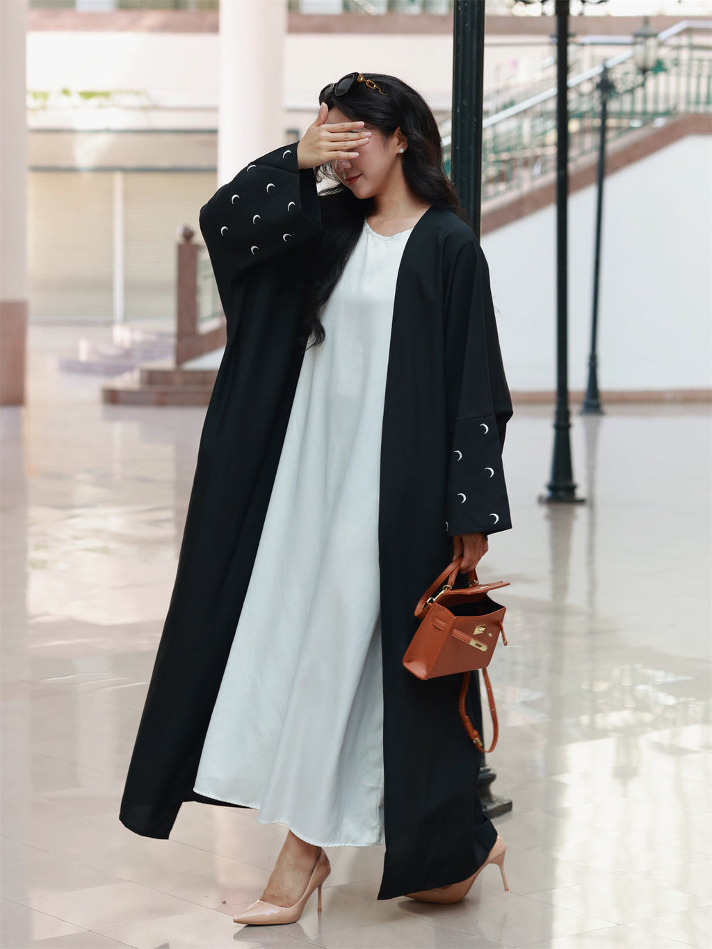 Middle Eastern Elegant Moon Embroidered Sleeve Abayas, Dubai Turkish Style Outerwear Kaftans - Black