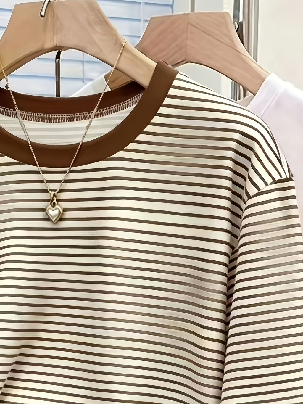 Brown And White Striped Women'S Printed Round Neck Short-Sleeved T-Shirt Style Women'S Top, Round Neck, Slim Fit, Fashionable And Versatile - Mixed colors