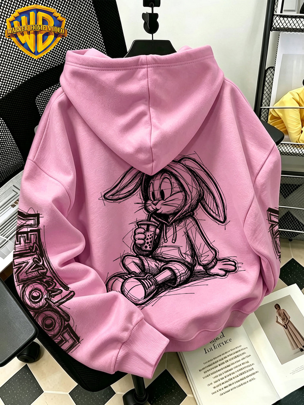 [Warner Bros] Licensed Men'S New Trendy Hoodie Sitting Drinking Milk Tea Rabbit Pattern Print Casual Hoodie, Daily Drawstring Loose Pullover Top, Machine Washable All-Match Sports Casual Men'S Top - Pink Color