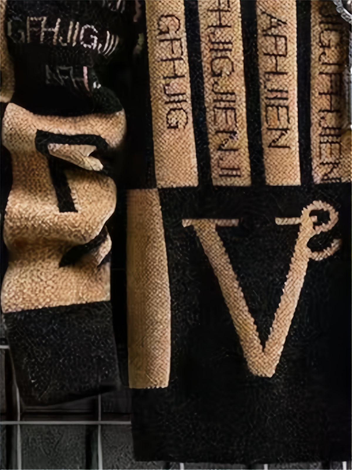 [Maiqiqi Obm]New Autumn And Winter Men'S Knitted Pullover, Round Neck Letter Patchwork Knit Sweater, Featuring a Unique Combination of Letters And Text Elements, Creating a Distinct Street Fashion Vibe And a Casual Stylish Atmosphere - Khaki