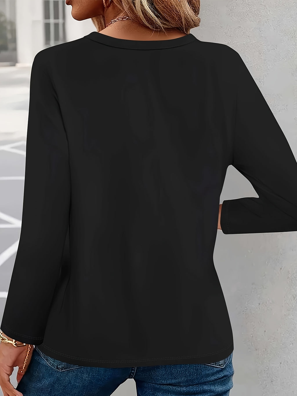 Women'S V-Neck Long Sleeve T-Shirt Made of Pure, Featuring a Printed Design That Flatters The Figure And Is Versatile for Various Outfits - Black