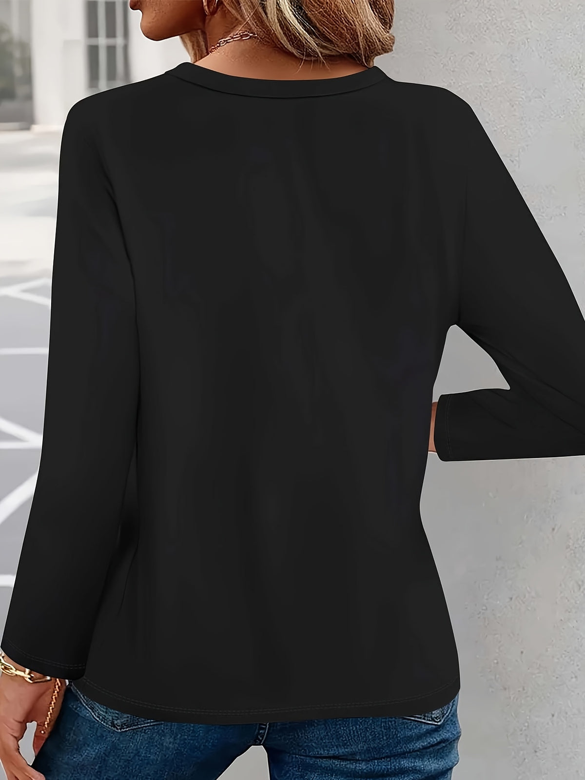 Women'S V-Neck Long Sleeve T-Shirt Made of Pure, Featuring a Printed Design That Flatters The Figure And Is Versatile for Various Outfits - Black