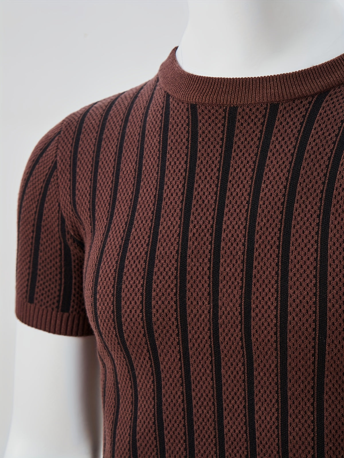 Men'S Knitted Short-Sleeved Sweater, Half-Sleeve Knit Shirt, Round Neck Sweater, Suitable for Autumn/Winter And Spring, Can Be Worn Alone Or As a Base Layer, Soft Fabric, Can Be Worn Close to The Body, Heavy-Duty Knitted Jacquard Pattern - Coffee Color