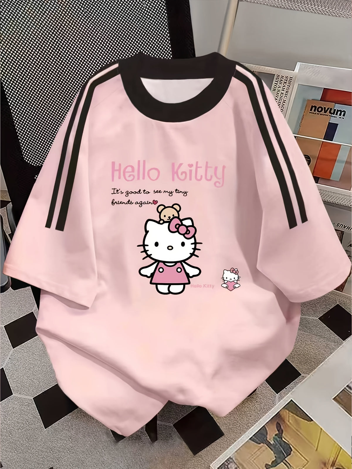 Sanrio Hello Kitty Cartoon Pattern Casual Fashion T-shirt from Sanrio, Black Contrasting Design, Round Neck Short Sleeved Shirt, Cute T-shirt, Perfect for Spring and Summer Casual Wear and Holiday Gifts - Pink