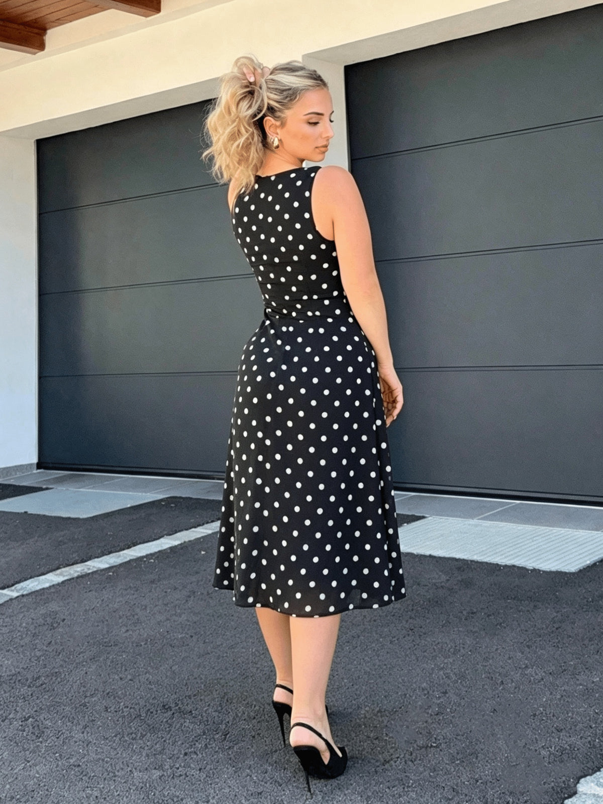 New Polka Dot Print Elegant Round Neck Sleeveless Dress - Black